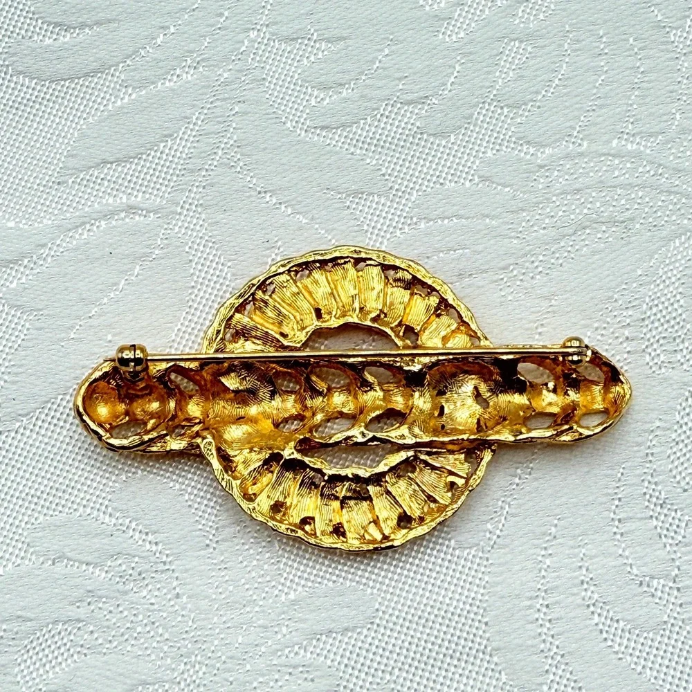 Vintage Elegant Gold Tone Laurel Leaf Design Buckle Brooch